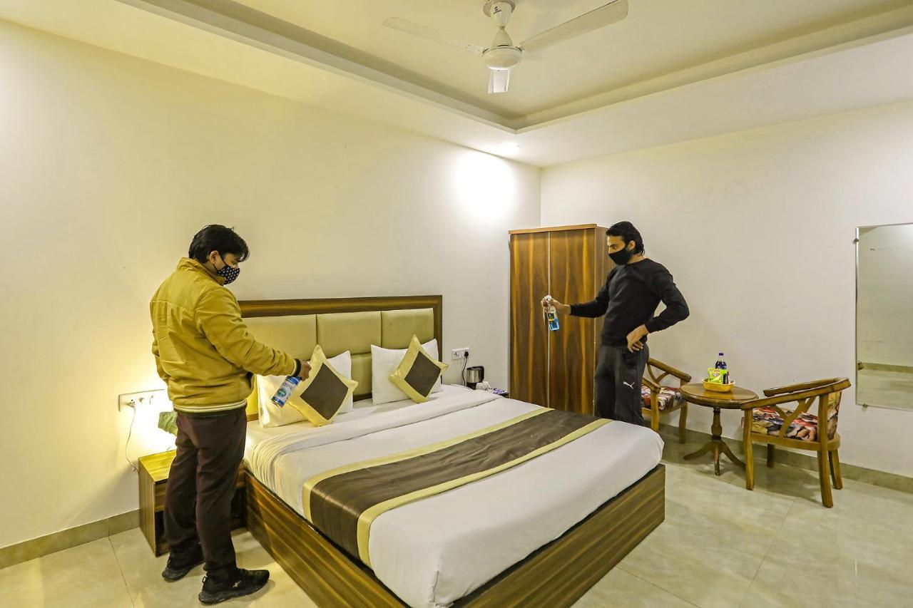 Fabhotel White House Bnb - Nr Yashobhoomi Convention Centre Delhi  Esterno foto