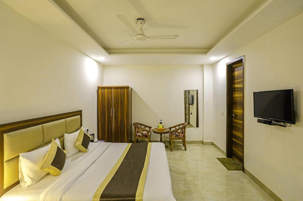 Fabhotel White House Bnb - Nr Yashobhoomi Convention Centre Delhi  Esterno foto