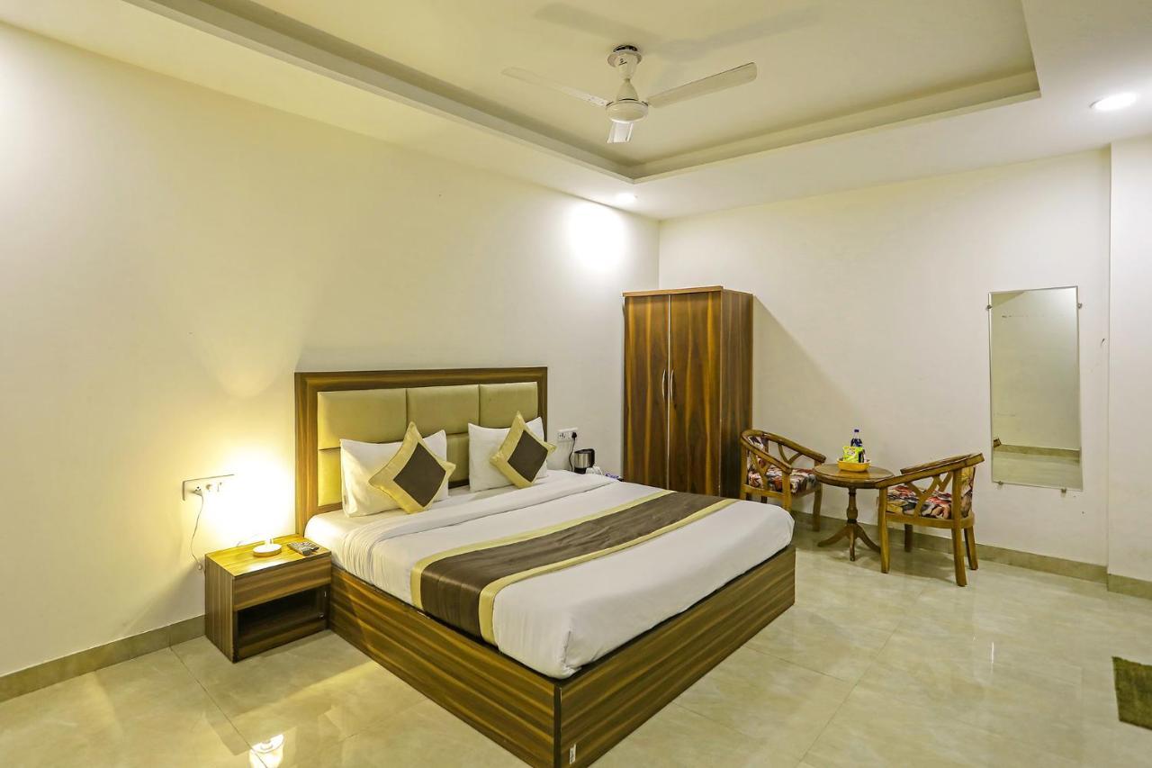 Fabhotel White House Bnb - Nr Yashobhoomi Convention Centre Delhi  Esterno foto