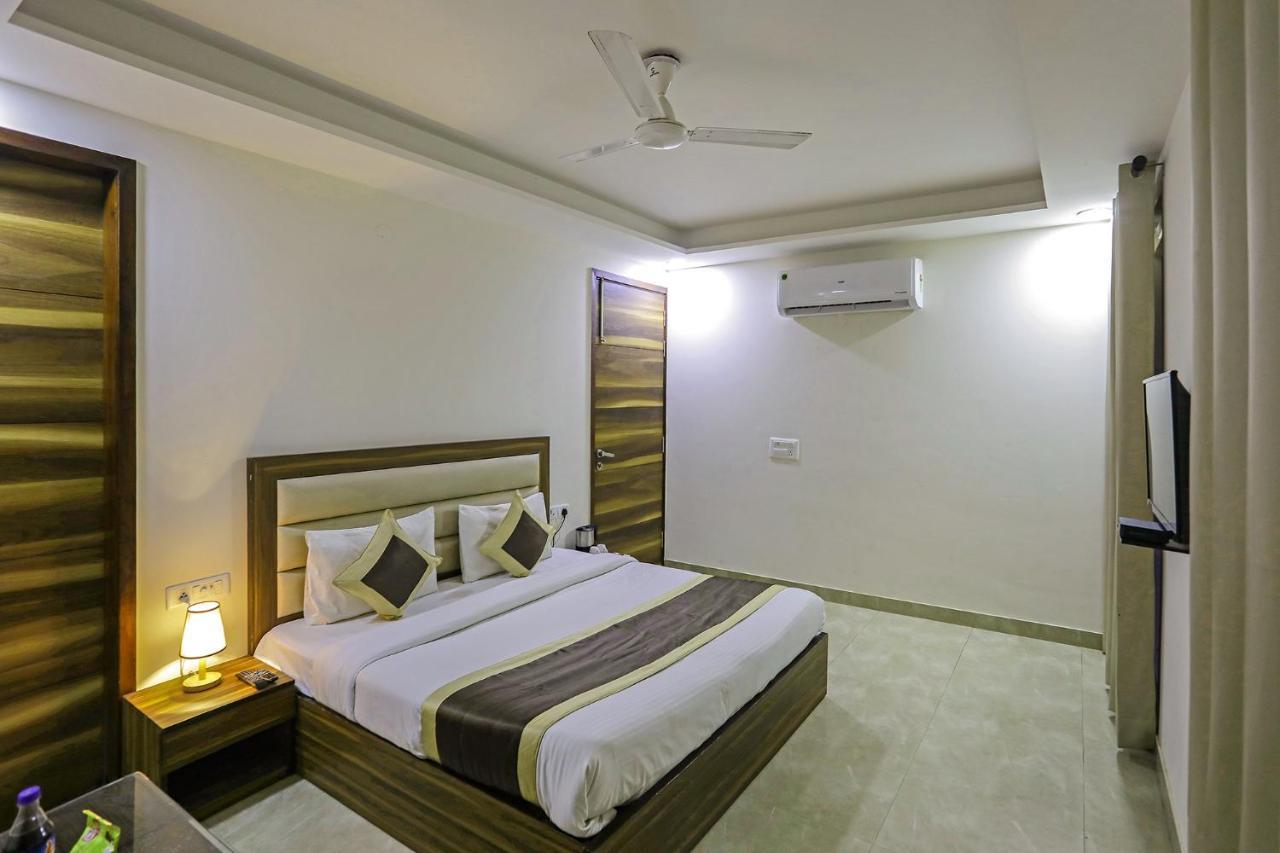 Fabhotel White House Bnb - Nr Yashobhoomi Convention Centre Delhi  Esterno foto