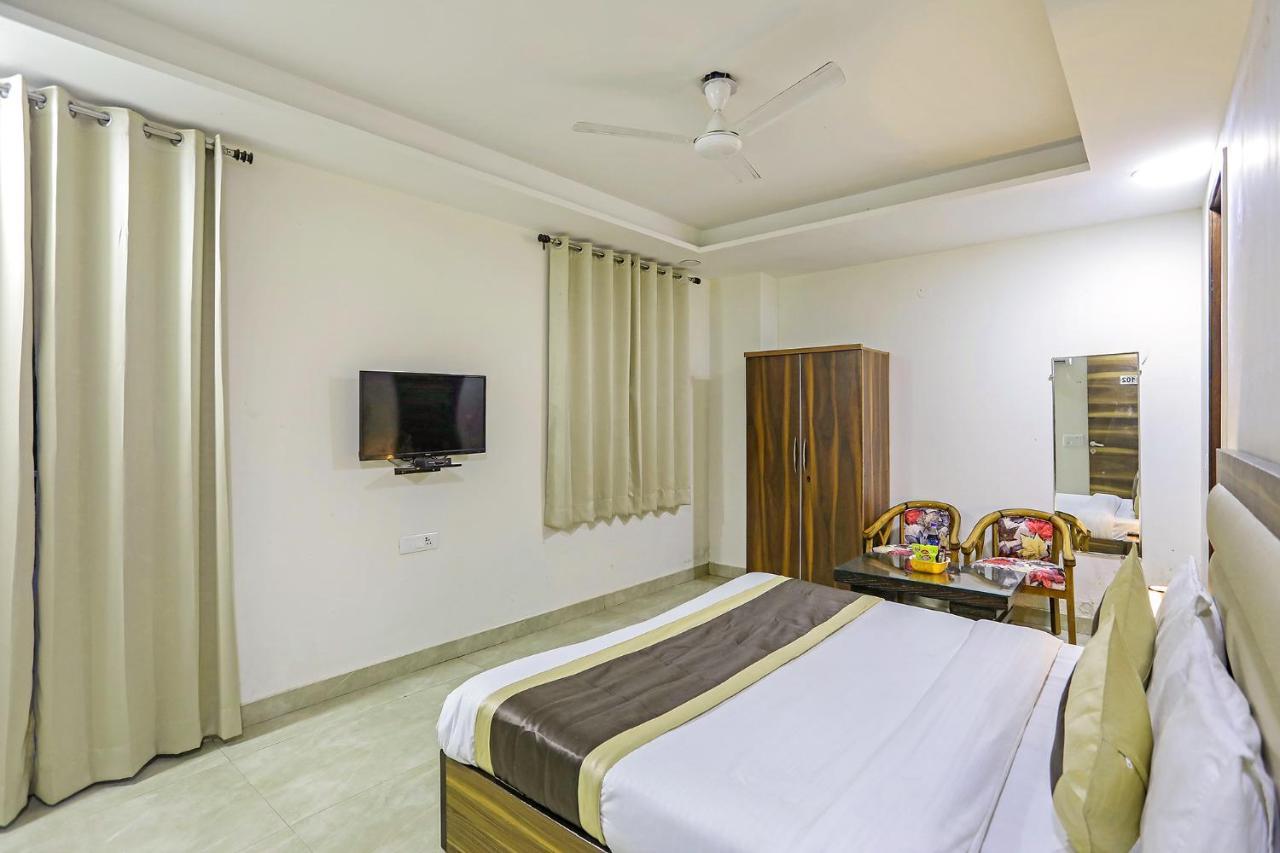Fabhotel White House Bnb - Nr Yashobhoomi Convention Centre Delhi  Esterno foto