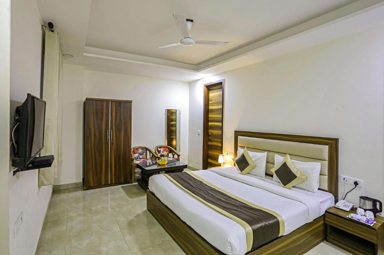 Fabhotel White House Bnb - Nr Yashobhoomi Convention Centre Delhi  Esterno foto