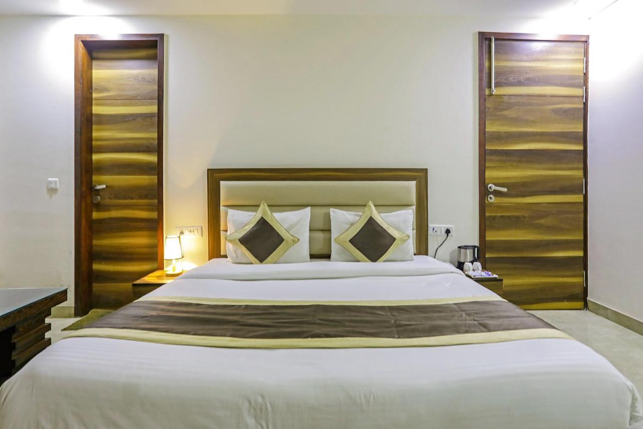 Fabhotel White House Bnb - Nr Yashobhoomi Convention Centre Delhi  Esterno foto