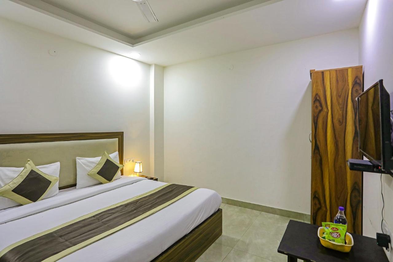 Fabhotel White House Bnb - Nr Yashobhoomi Convention Centre Delhi  Esterno foto