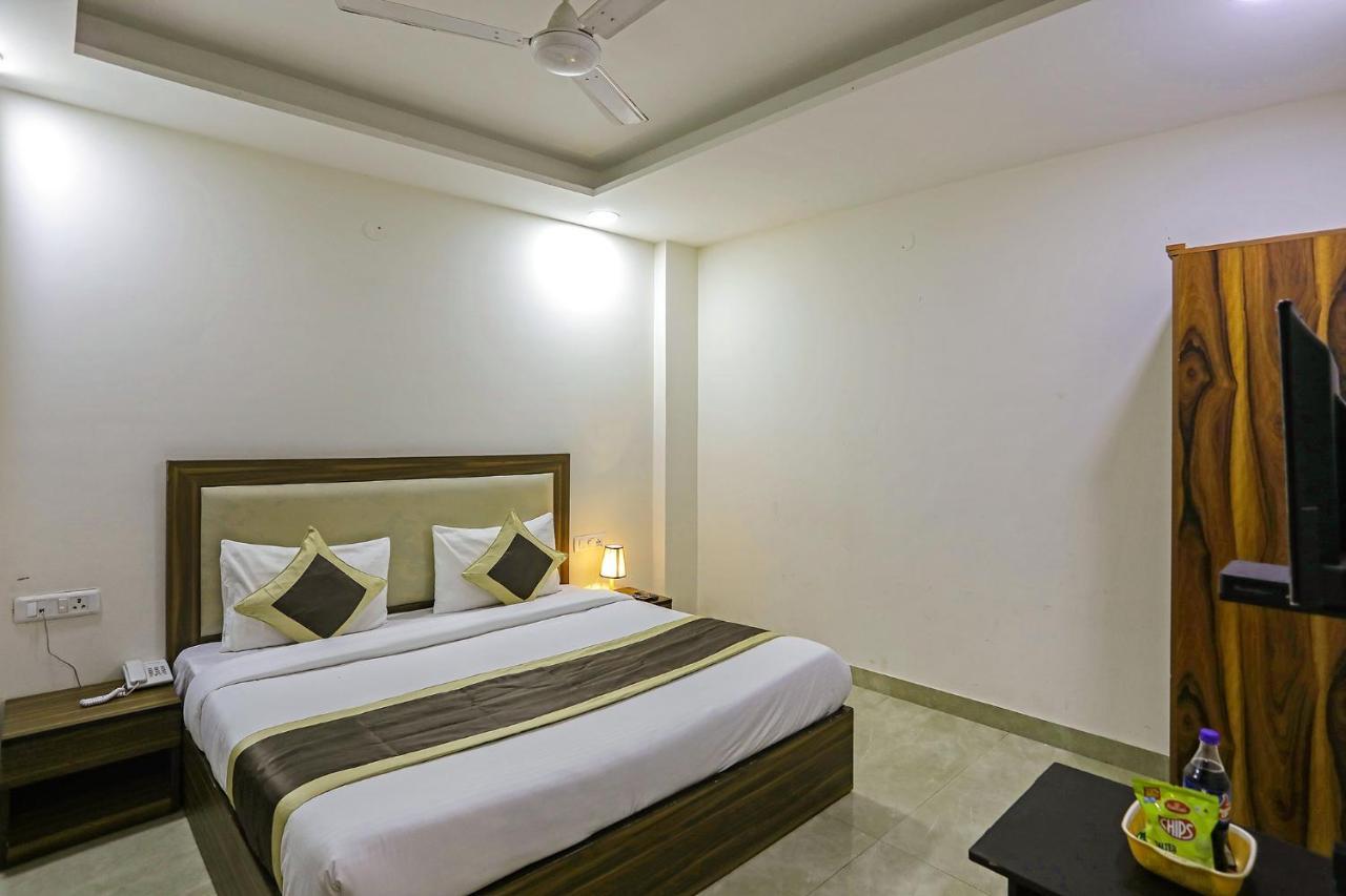 Fabhotel White House Bnb - Nr Yashobhoomi Convention Centre Delhi  Esterno foto